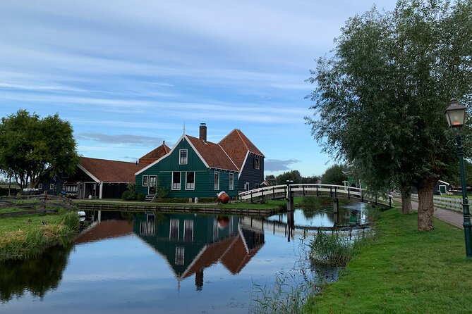 Zaanse Schans and Giethoorn Small-Group Tour with Hotel Pick-Up - Should You Book Zaanse Schans and Giethoorn With Hotel Pickup?